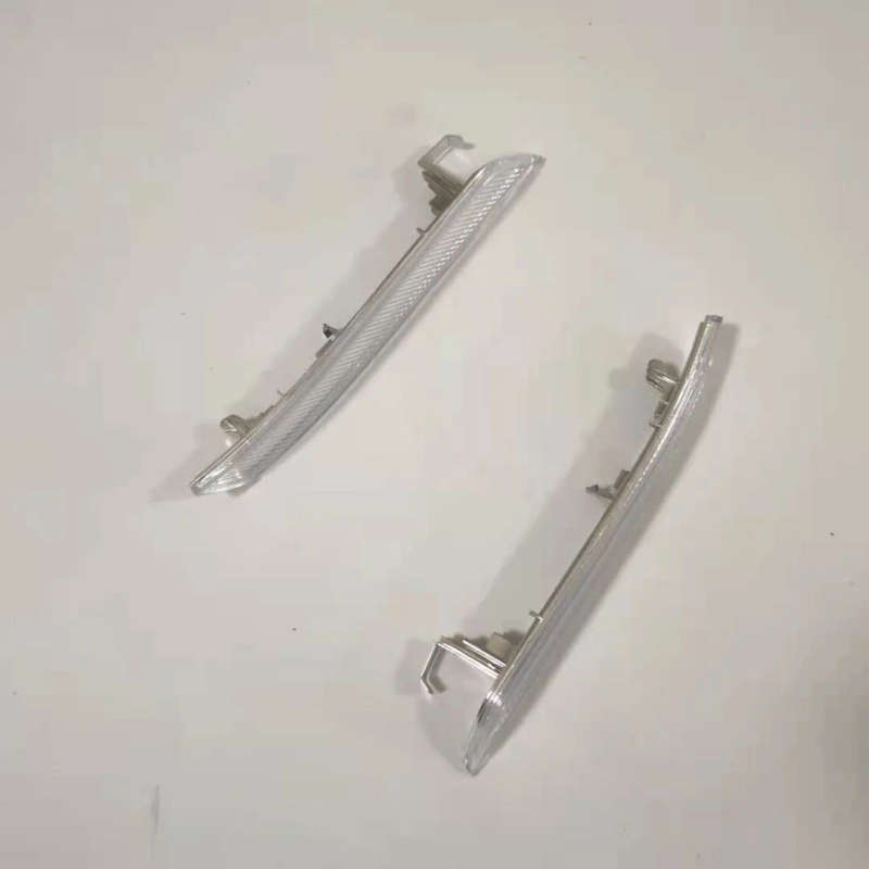 White reflectors for left and right side lights are suitable for BMW x5x6 63147187087 63147187088