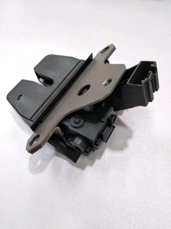 The rear door lock block and trunk lock machine for Freelander 2 rear trunk lock block lr008546