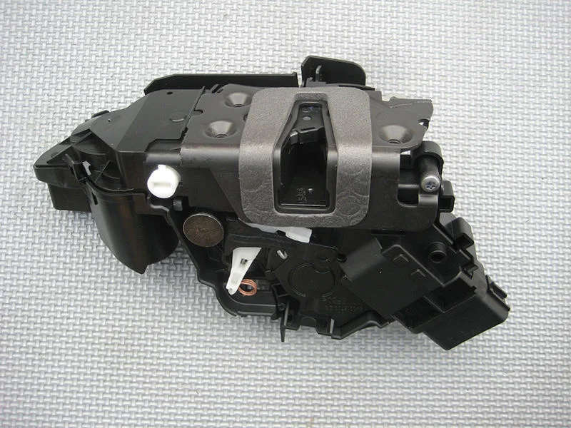 The door lock block / lock mechanism front door locks for Range Rover Discovery 3 discovery 4