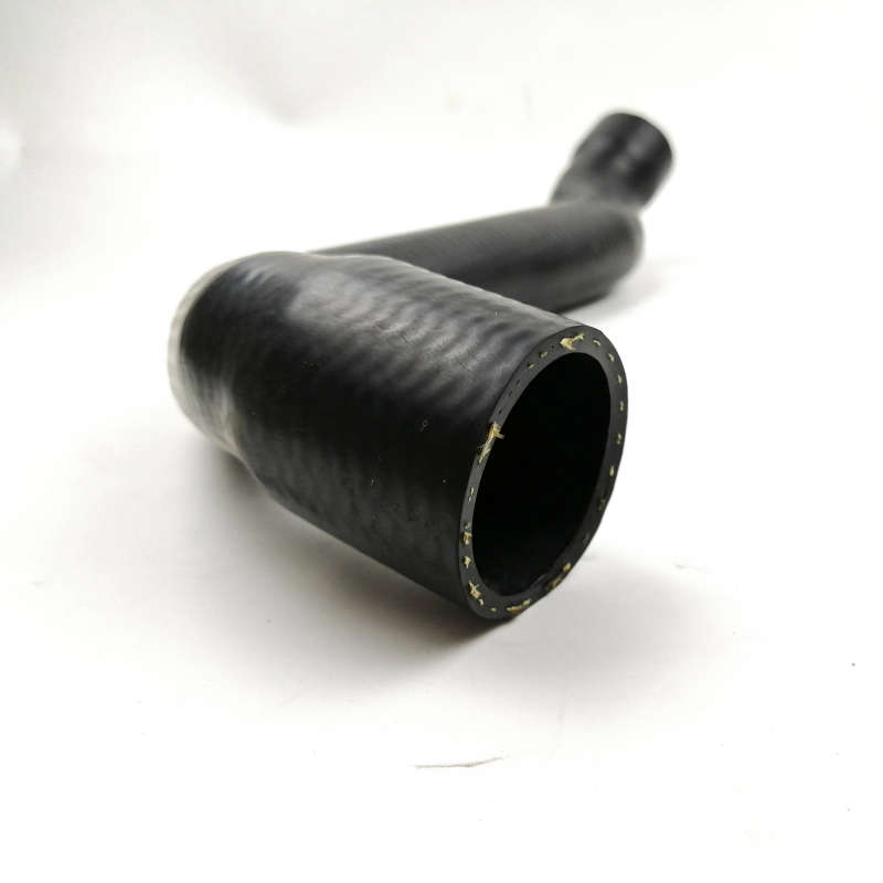 Water Tank Connection Lower Water Pipe For Mercedes Benz ML 500 4MATIC Rubber Water Hose