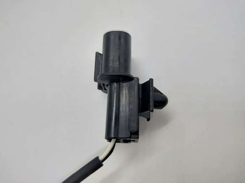 Auto Front Left ABS Wheel Speed Sensor for Mitsubishi Pajero Triton 4670A595 4670A877