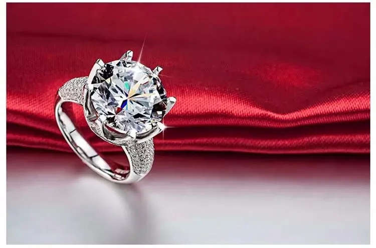 R3200.00 EXTRAORDINARY!!!! Brilliant Cut 8 Carat Cr.Diamond AAA+ CZ Designer Solitaire with accents