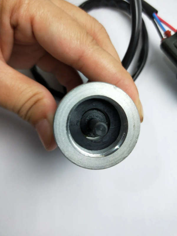 Auto Speed Sensor FOR Mitsubishi Fuso Truck MC858133