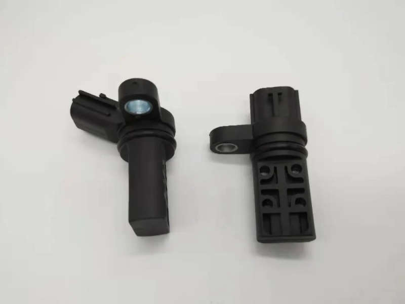 2PCS Camshaft position Sensor For Nissan Micra Frontier