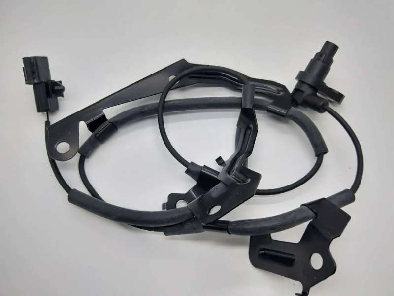 Auto Front Left ABS Wheel Speed Sensor for Mitsubishi Pajero Triton 4670A595 4670A877