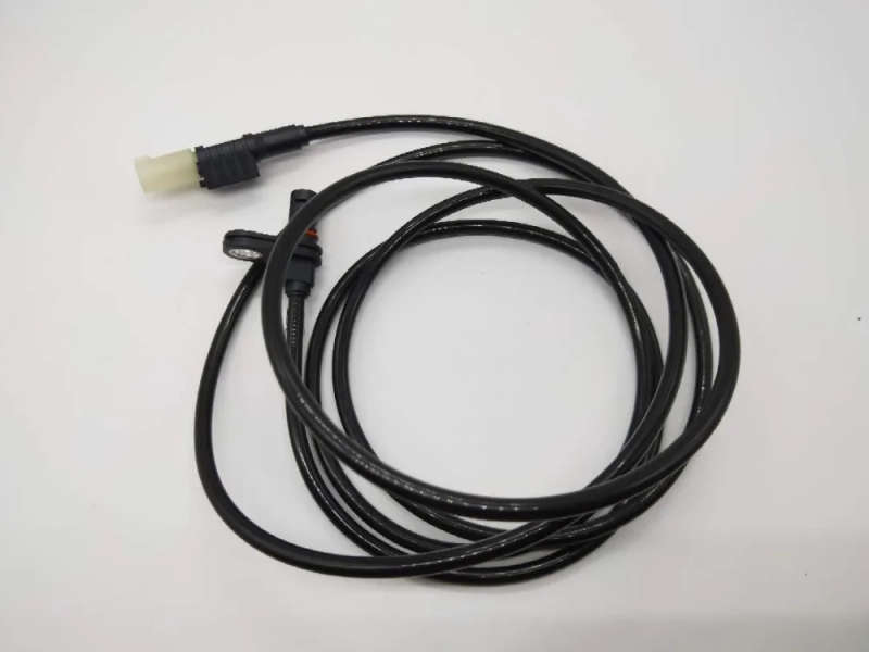 Right ABS Sensor for Mercedes-Benz W906 Sprinter w906 VW Crafter A9065404217