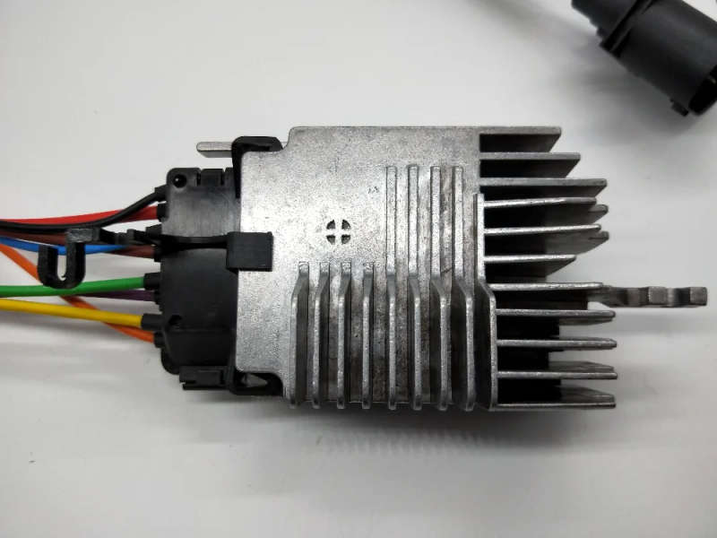 Radiator Cooling Fan Control Unit Module for 2002-09 Audi Engine