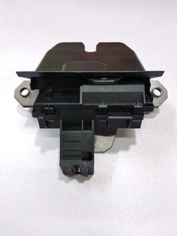 The rear door lock block and trunk lock machine for Freelander 2 rear trunk lock block lr008546