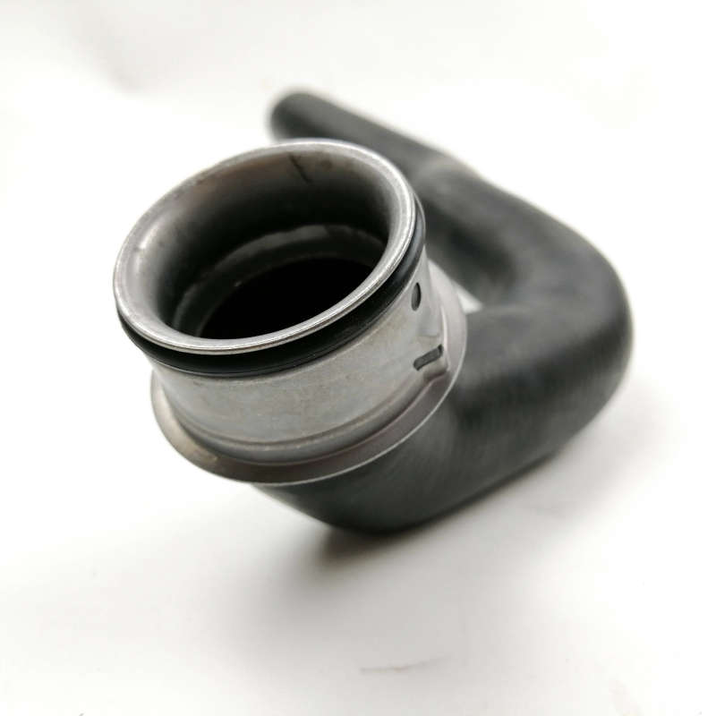 Water Tank Connection Upper Water Hose 2115013582 For Mercedes Benz E200 KOMPRESSOR