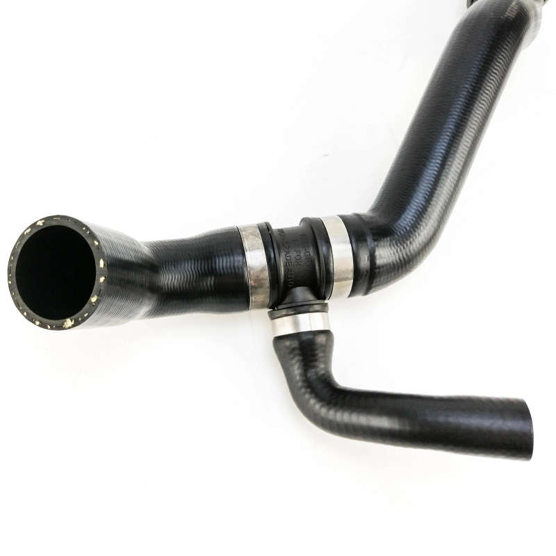 Water Tank Connection Lower Hose For Mercedes Benz GL450/500 4MATIC GL550 4MATIC Rubber Pipe