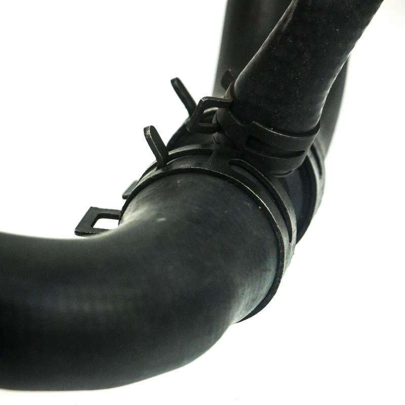 Water Tank Inlet Pipe 1351VX For Dongfeng Peugeot 508 Citroen C5 Radiator Inlet Pipe 2.3