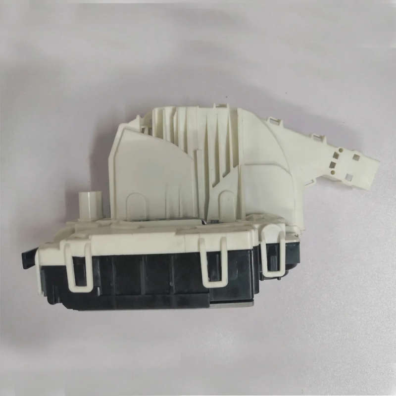 suitable for Mercedes Benz w207 W204 front door lock mechanism passenger right 2047201835