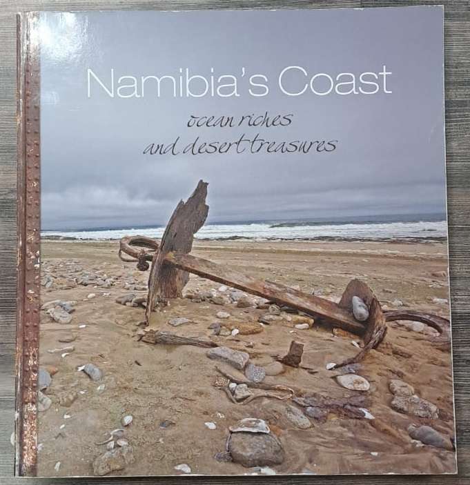 NAMIBIAS COAST SECONDHAND - ROBERTSON,T