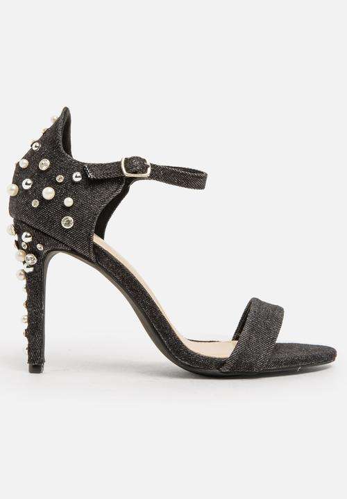 MISS BLACK HEELS