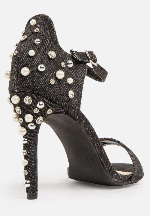 MISS BLACK HEELS