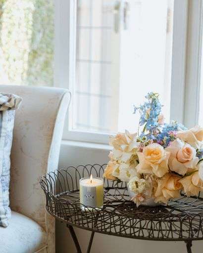 Naqiyah Mayat - Luxury Candle with Fleur De La Vie
