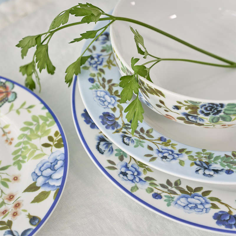 Porcelaine De Chine Dinner Plates, Set Of 4