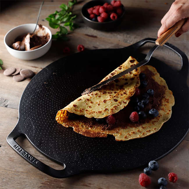 Enamelled Cast Iron Pizza Pan with Helper Handles, 38cm
