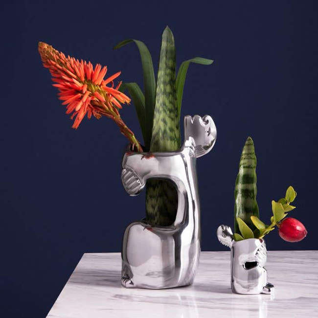 Vase, Embrace