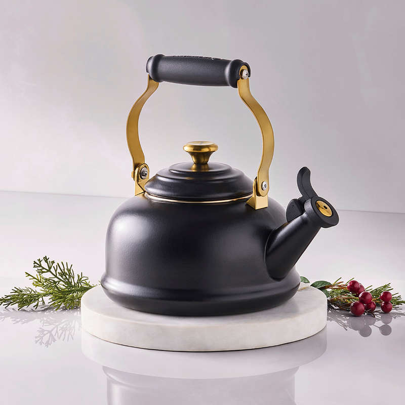 Classic Whistling Stovetop Kettle With Gold Knob, 1.6L