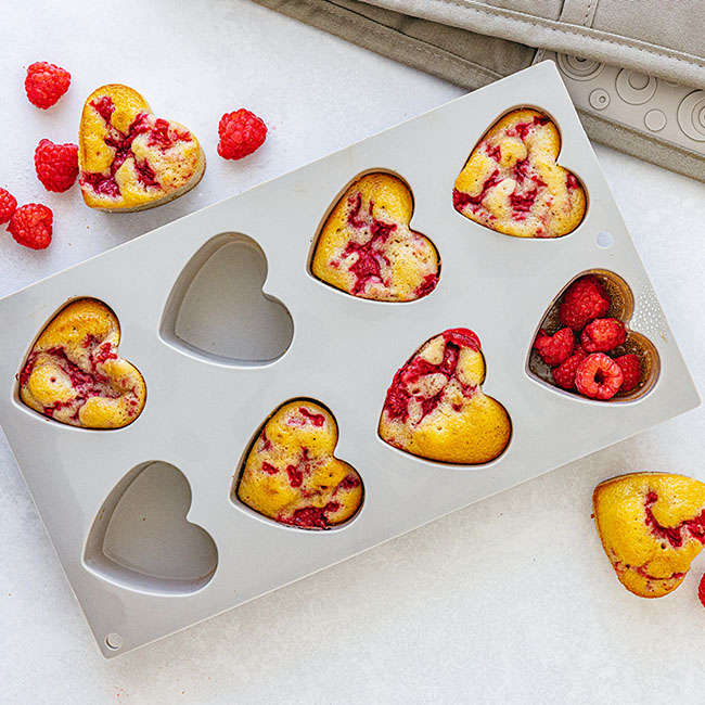 Silicone 8 Cup Heart Muffin Pan