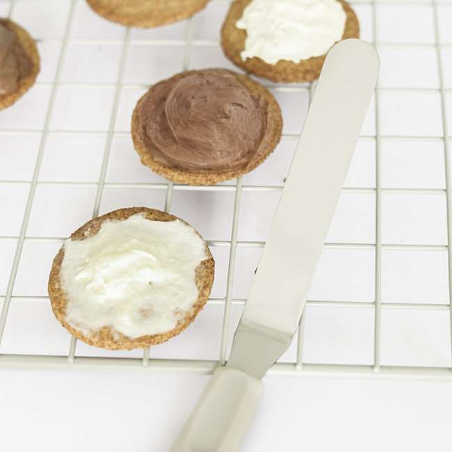 Small Offset Icing Spreader