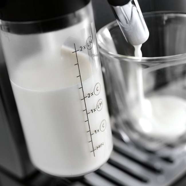 Magnifica Evo Bean-to-Cup Coffee Machine With Integrated Milk System, ECAM290.61.B