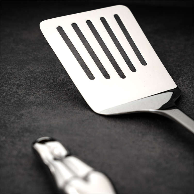 Spatula Turner, Diver