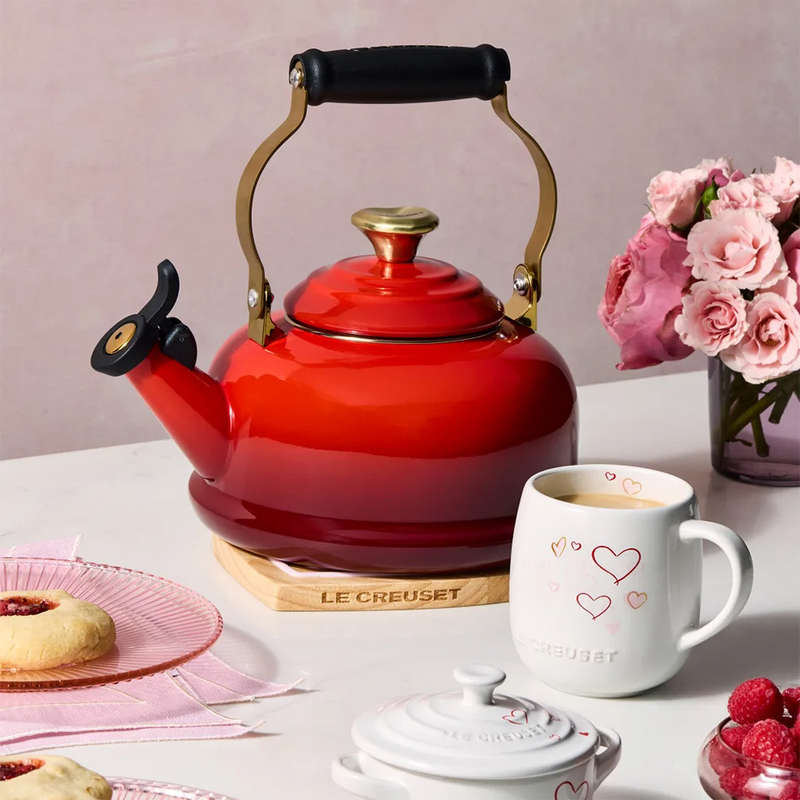 Whistling Stovetop Kettle With Gold Heart Knob, 1.6L
