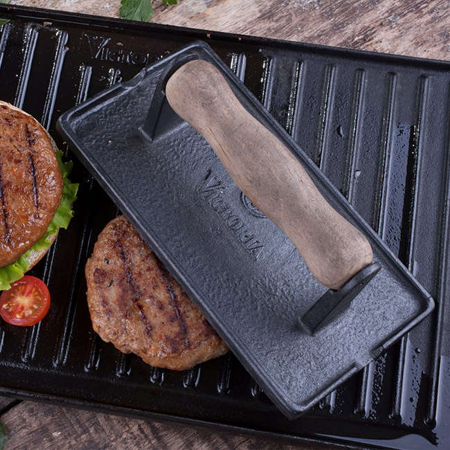 Enamelled Cast Iron Bacon & Meat Press With Wooden Handle
