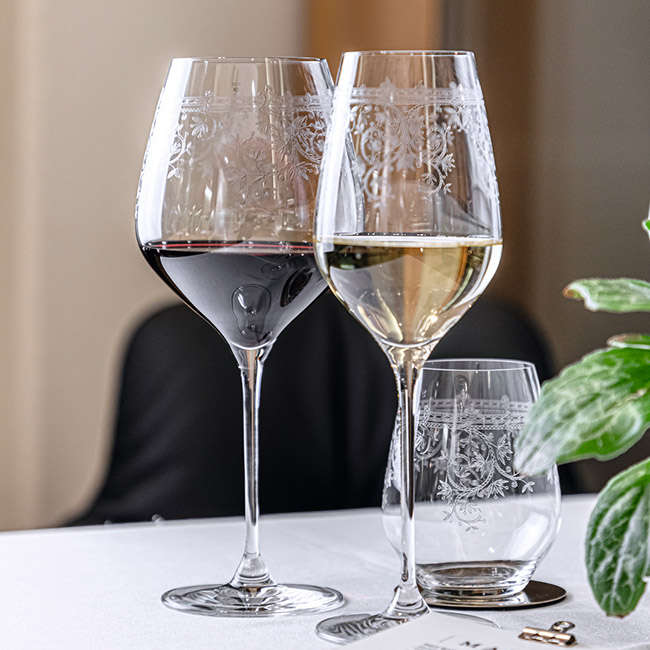 Arabesque White Wine Glasses, Set of 2