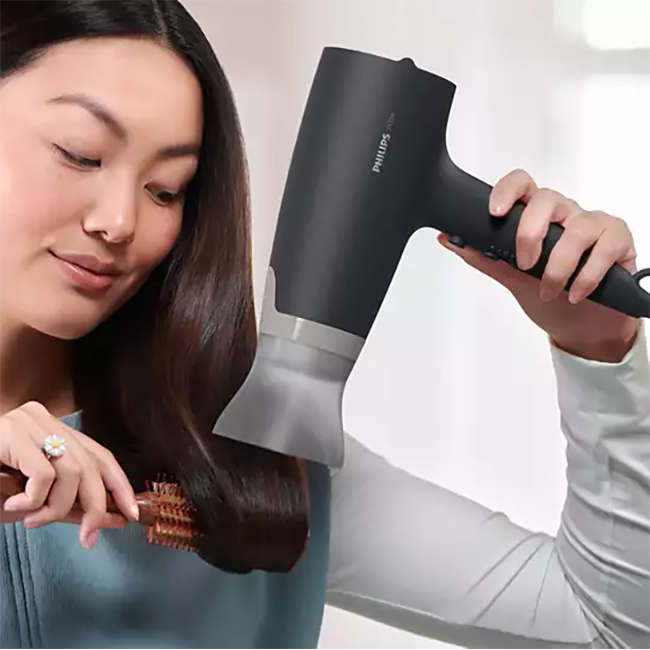 3000 Series Advanced Iconic Hair Dryer With ThermoProtect Attachment