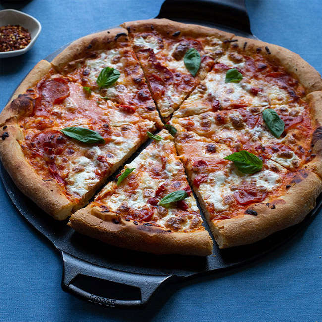 Seasoned Cast Iron Pizza Pan, 38cm