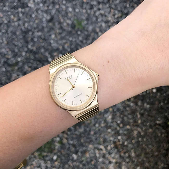 Standard Analogue Wrist Watch, MQ-24G-9EDF