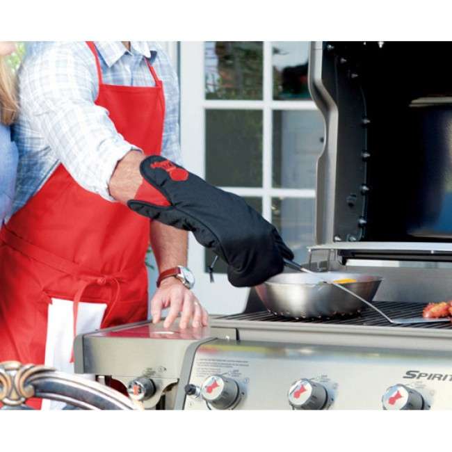 Black Mitt, Red Kettle