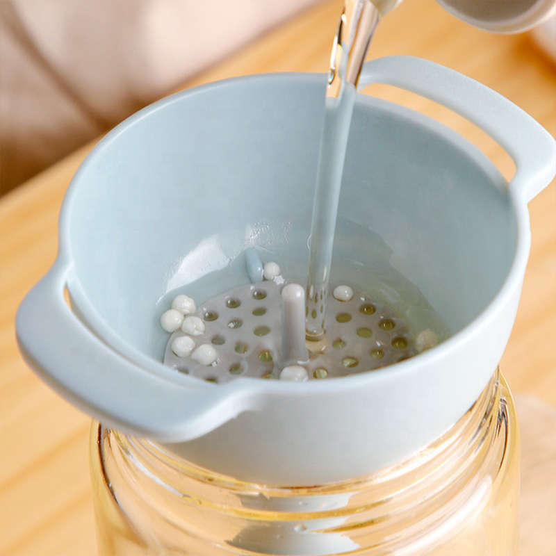 Set Of 4 Nesting Funnels With Strainer