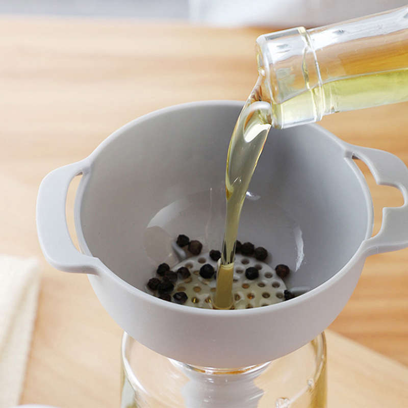 Set Of 4 Nesting Funnels With Strainer