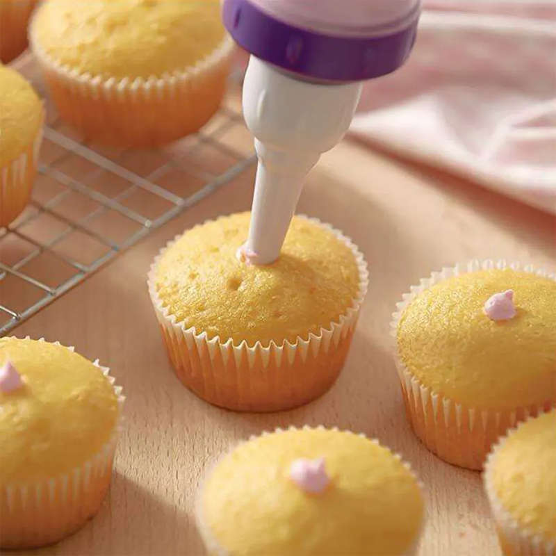 Piping Set with 6 Decorating Nozzles