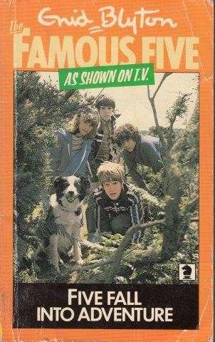Five Fall Into Adventure (Famous Five 9) - Blyton, Enid 0.20kg