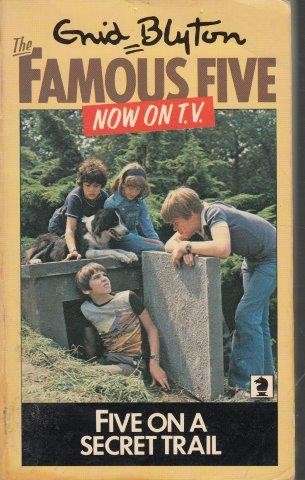 Five On A Secret Trail (Famous Five 15) - Blyton, Enid 0.30kg