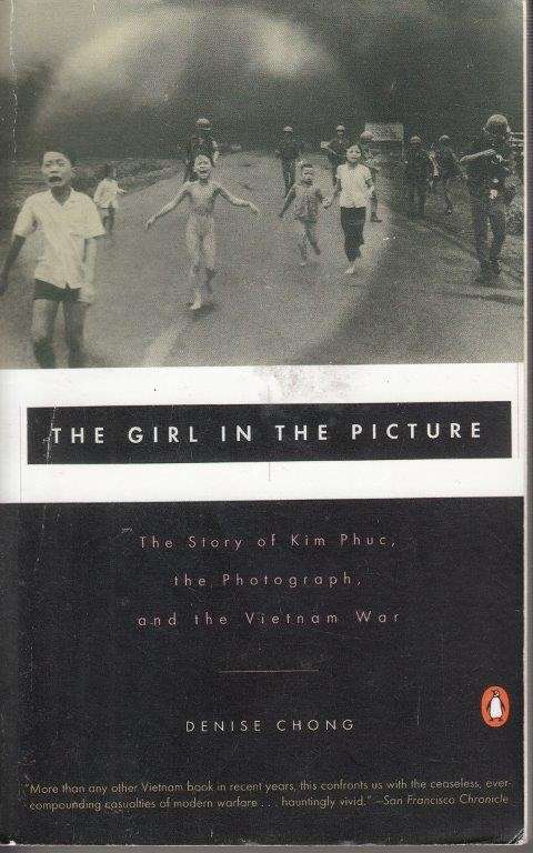 The Girl in the Picture: The Story of Kim Phuc, The Photograph, and the Vietnam War - Chong, Denise