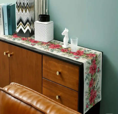 Table Runner - Christmas Holiday Theme