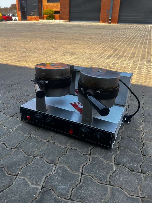 BELGIAN Double Waffle Machine - Rotating ***SECOND HAND***