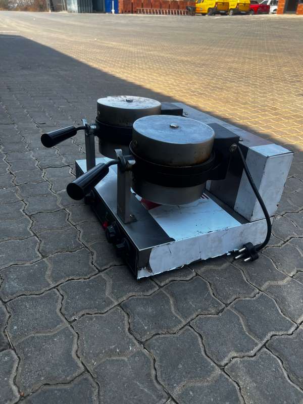 BELGIAN Double Waffle Machine - Rotating ***SECOND HAND***
