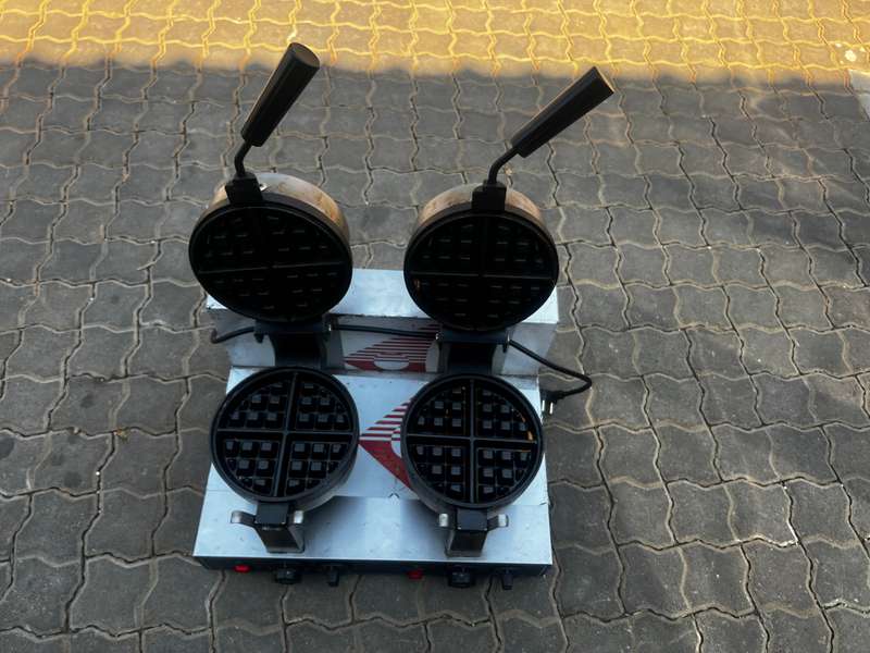 BELGIAN Double Waffle Machine - Rotating ***SECOND HAND***