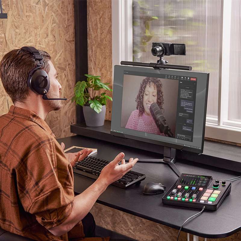 RØDE Rodecaster Duo - Integrated Audio Production Studio (+ Free Gift)