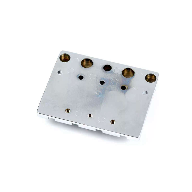 Fender® HiMass 4-String Bass Bridge Assembly With Brass Saddles, Chrome
