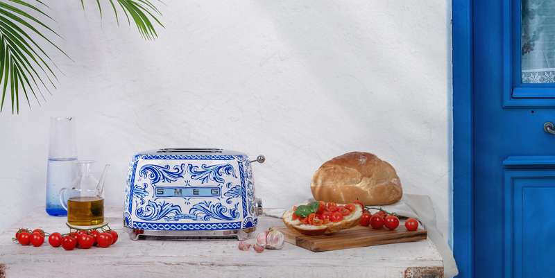 Smeg TSF01DGBEU - 2 Slice Toaster - Blu Mediterraneo - Blue and White
