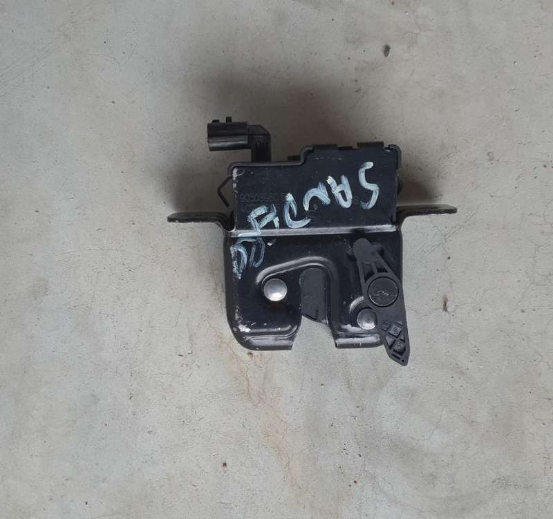 2012 Renault Sandero Tailgate Lock