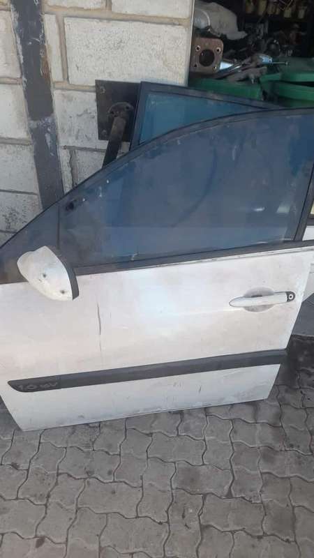 2007 Renault Megane 2 Left Front Door Shell